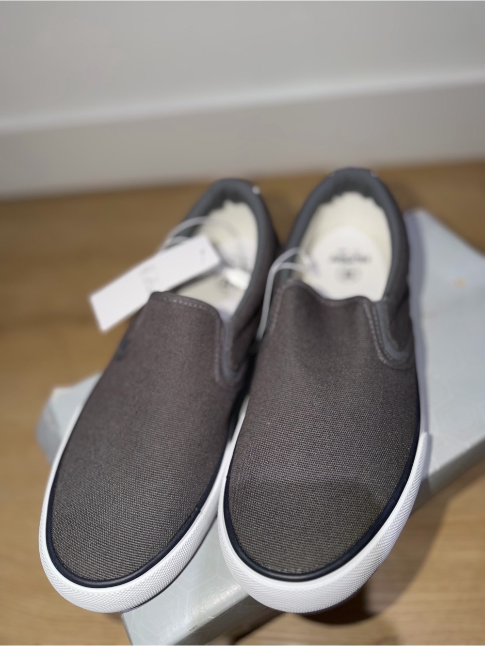 Hurley Men's Slip-On Canvas Loafers in Dark Gray with White Sole - Picture 2 of 6